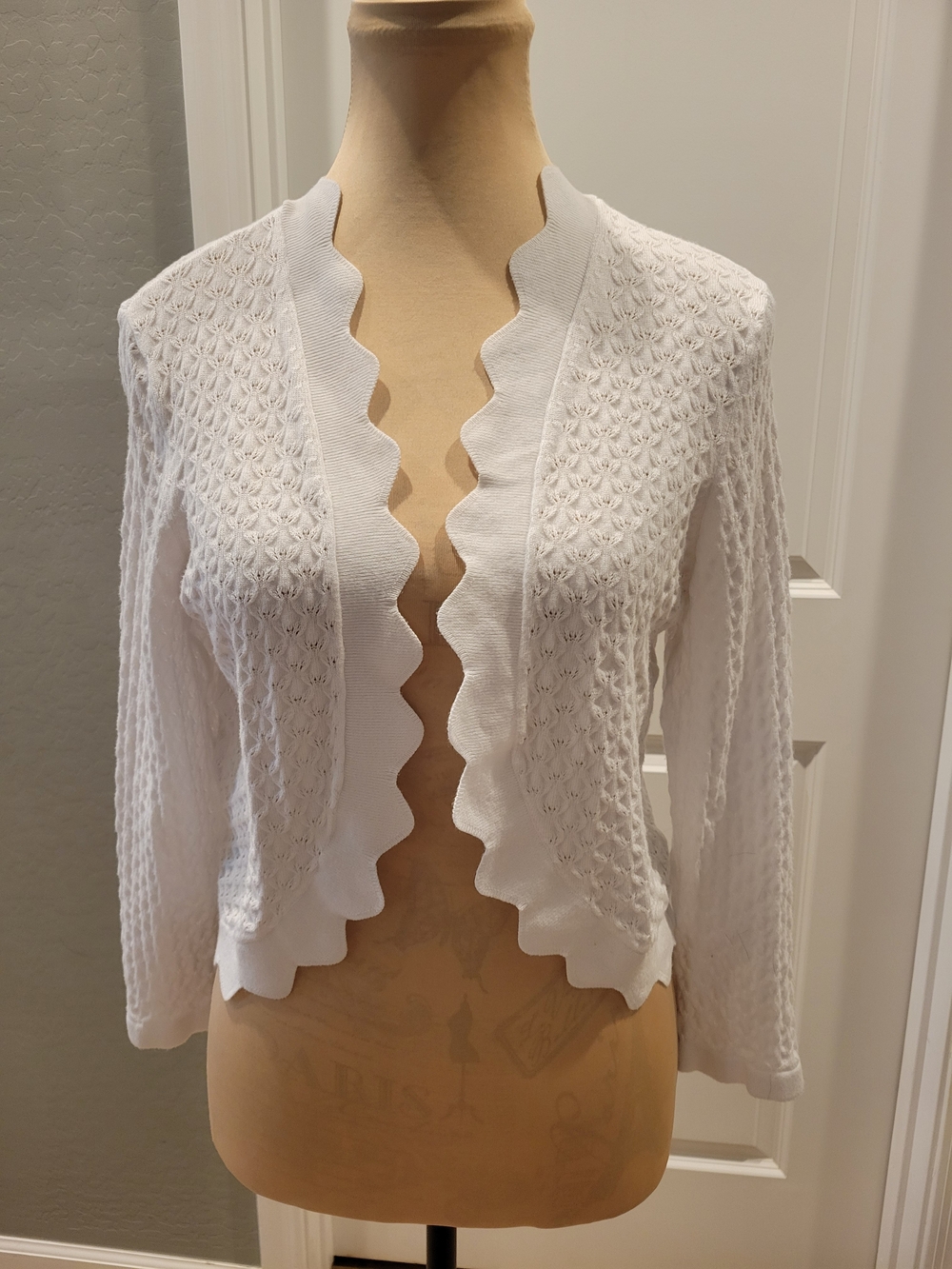 Elle White Scalloped-Edge Open Knit Cardigan